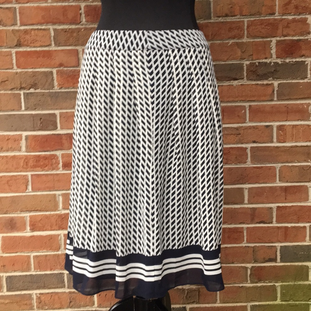 Talbots navy print skirt Sz 4P